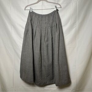 Vintage Wool Houndstooth Skirt Size 8,
33 inch Long